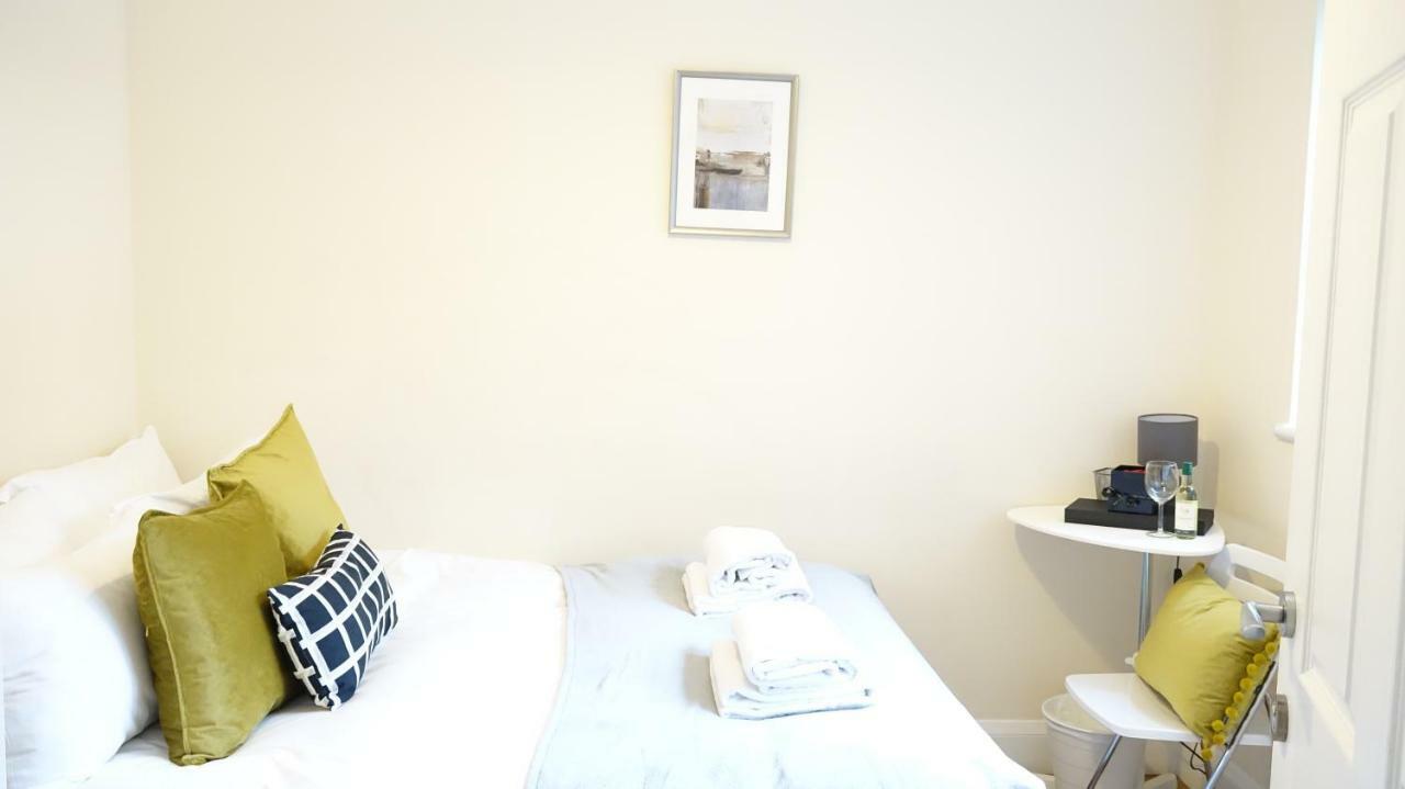 Heathrow Ensuite Rooms- Auto Check In London Exterior foto